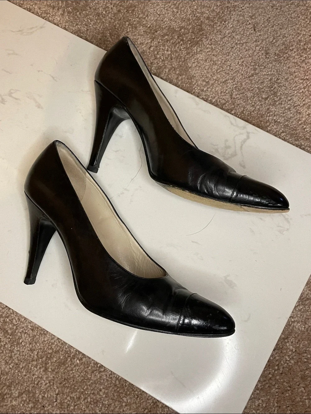 CHANEL Black Patent Leather Pointed Toe Pumps Size EU39 US8 - Picture 4 of 9